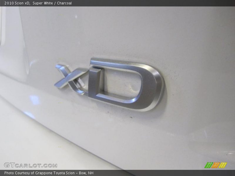 Super White / Charcoal 2010 Scion xD