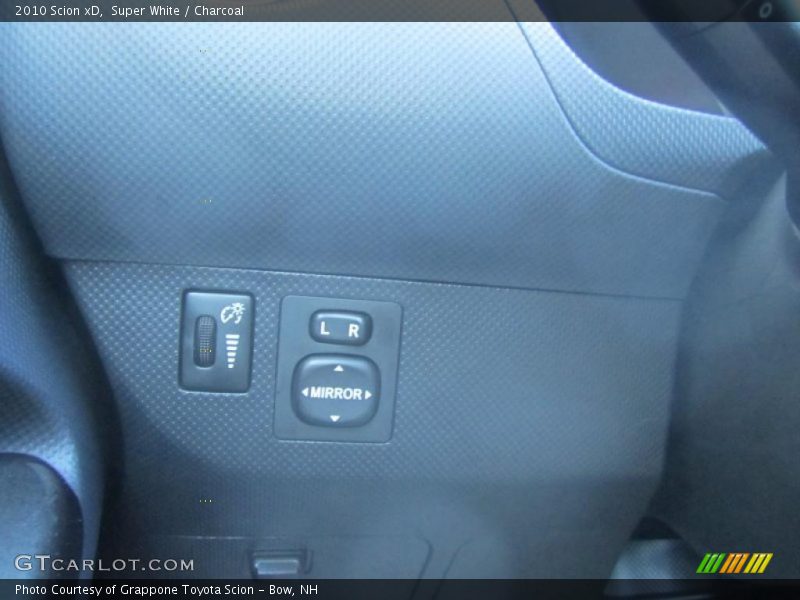 Super White / Charcoal 2010 Scion xD