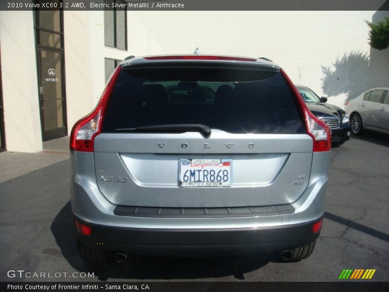 Electric Silver Metallic / Anthracite 2010 Volvo XC60 3.2 AWD