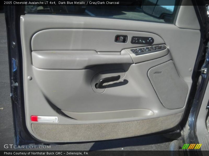 Dark Blue Metallic / Gray/Dark Charcoal 2005 Chevrolet Avalanche LT 4x4