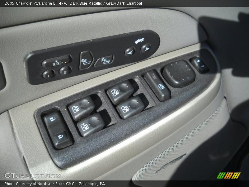 Dark Blue Metallic / Gray/Dark Charcoal 2005 Chevrolet Avalanche LT 4x4