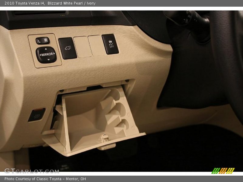 Blizzard White Pearl / Ivory 2010 Toyota Venza I4