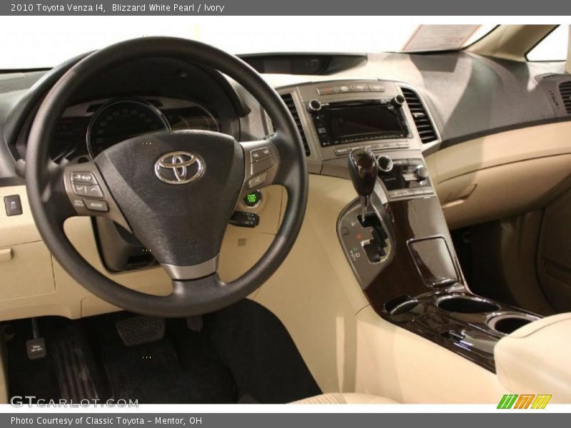 Blizzard White Pearl / Ivory 2010 Toyota Venza I4