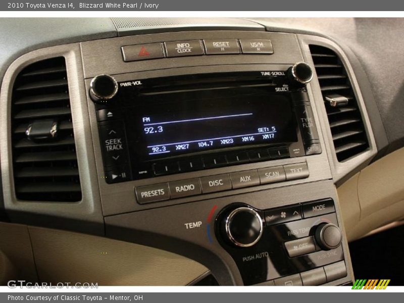 Blizzard White Pearl / Ivory 2010 Toyota Venza I4
