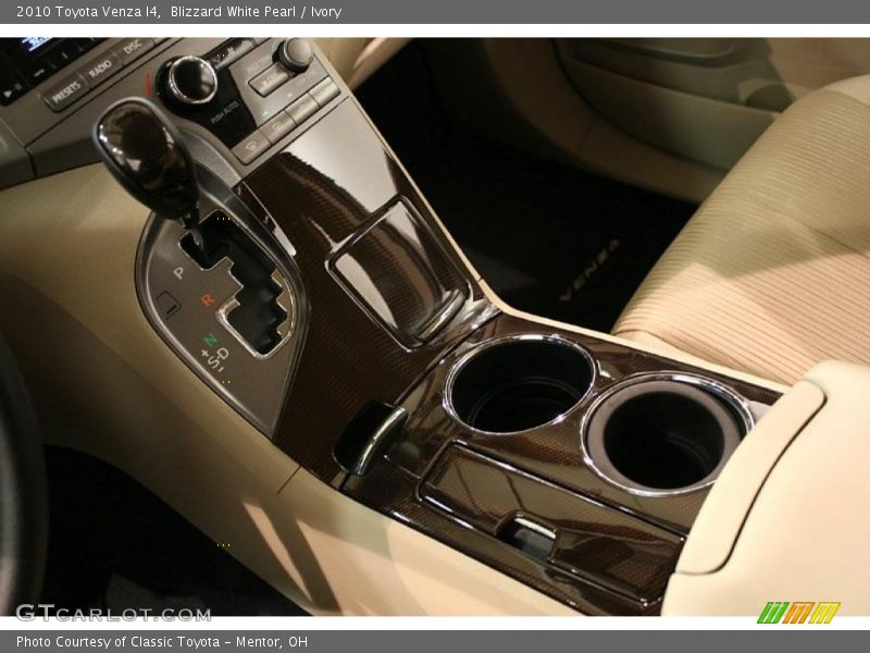 Blizzard White Pearl / Ivory 2010 Toyota Venza I4