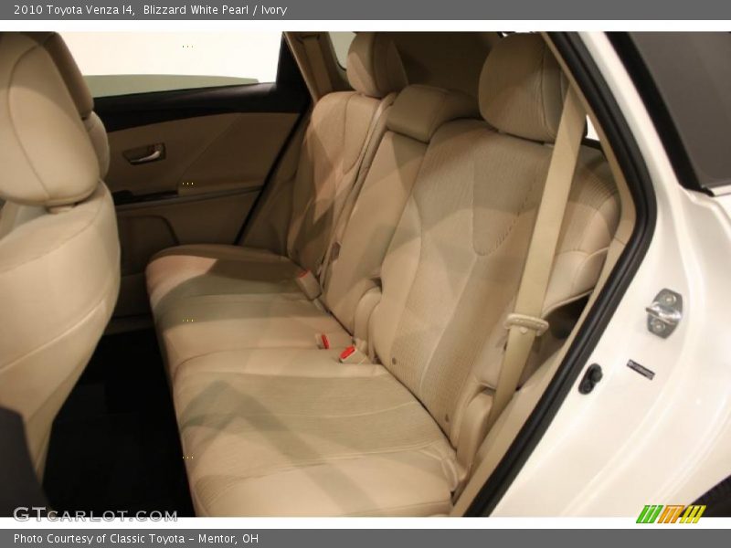 Blizzard White Pearl / Ivory 2010 Toyota Venza I4
