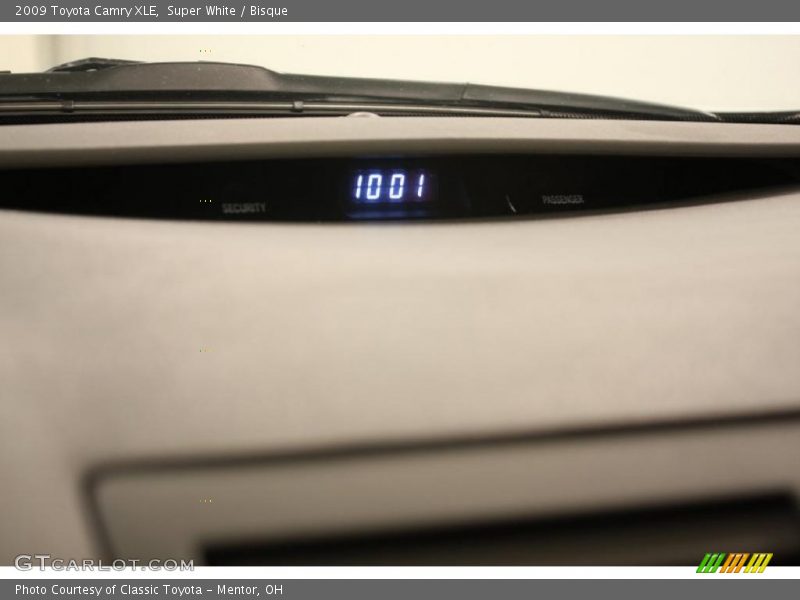 Super White / Bisque 2009 Toyota Camry XLE
