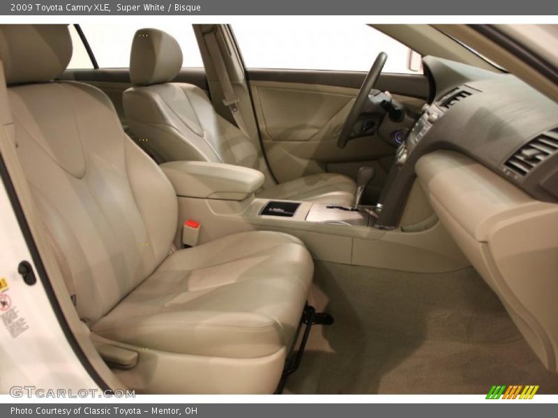 Super White / Bisque 2009 Toyota Camry XLE