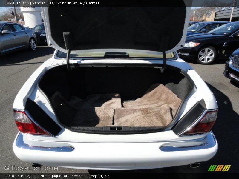 Spindrift White / Oatmeal 1999 Jaguar XJ Vanden Plas