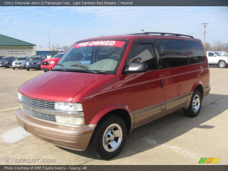 Front 3/4 View of 2001 Astro LS Passenger Van