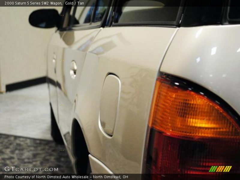 Gold / Tan 2000 Saturn S Series SW2 Wagon