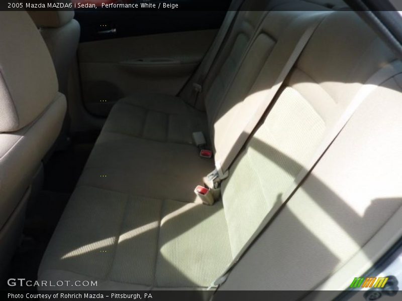 Performance White / Beige 2005 Mazda MAZDA6 i Sedan