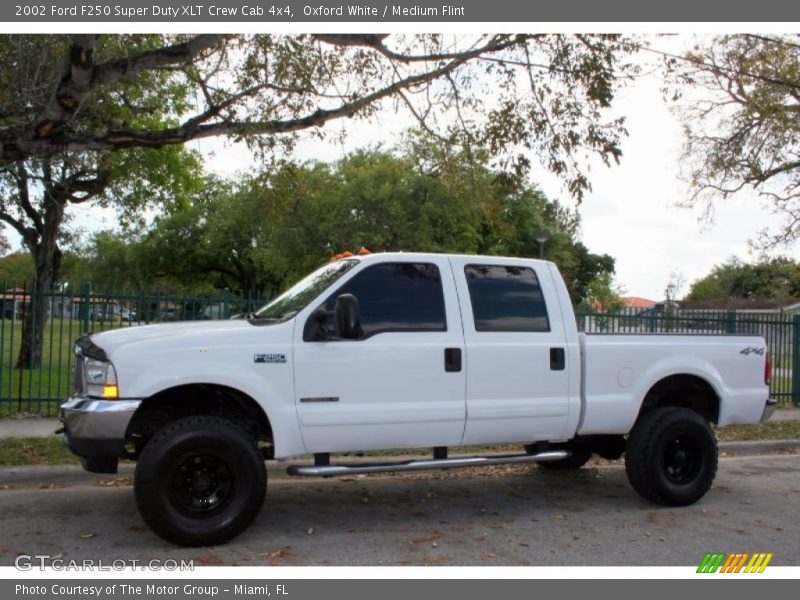 Oxford White / Medium Flint 2002 Ford F250 Super Duty XLT Crew Cab 4x4