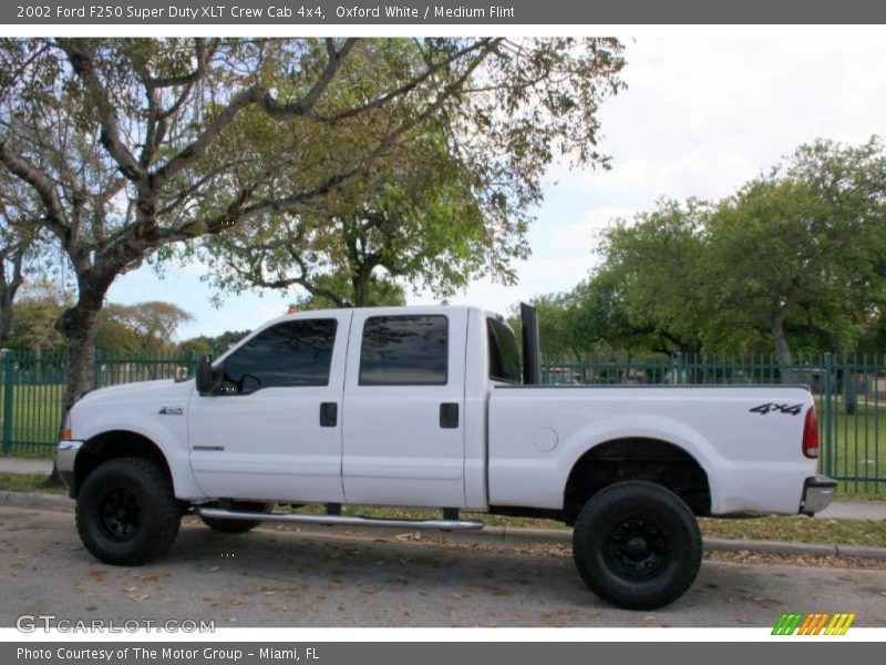 Oxford White / Medium Flint 2002 Ford F250 Super Duty XLT Crew Cab 4x4