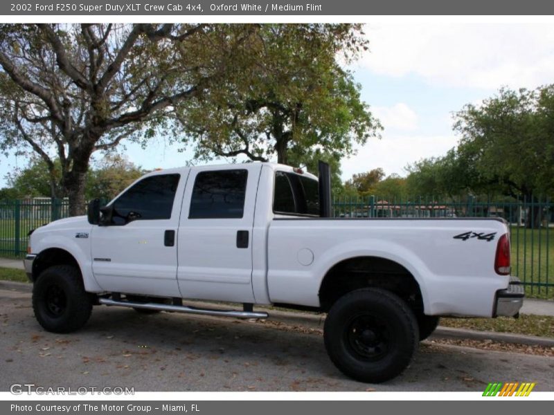 Oxford White / Medium Flint 2002 Ford F250 Super Duty XLT Crew Cab 4x4