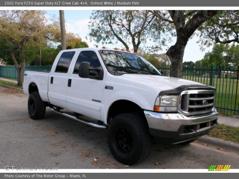 Oxford White / Medium Flint 2002 Ford F250 Super Duty XLT Crew Cab 4x4