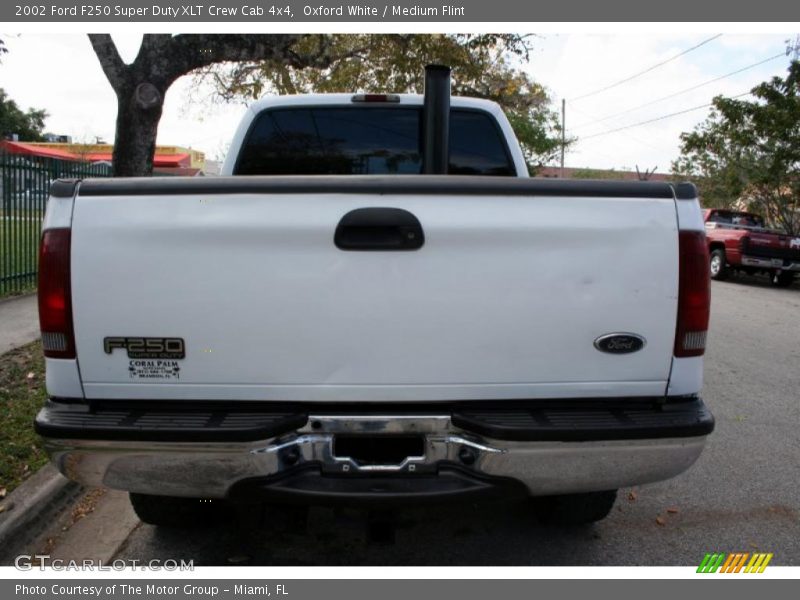 Oxford White / Medium Flint 2002 Ford F250 Super Duty XLT Crew Cab 4x4