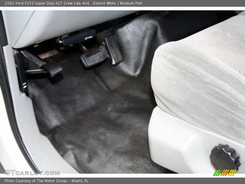 Oxford White / Medium Flint 2002 Ford F250 Super Duty XLT Crew Cab 4x4