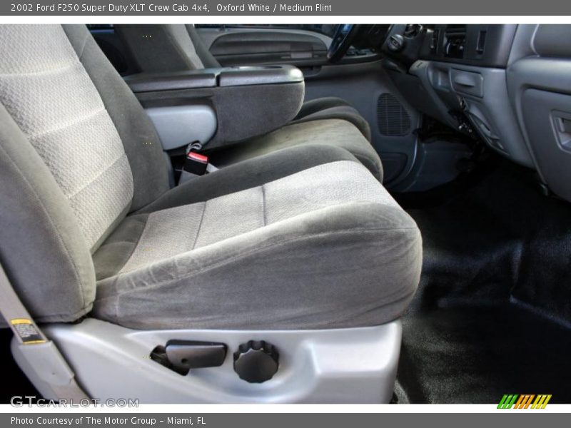 Oxford White / Medium Flint 2002 Ford F250 Super Duty XLT Crew Cab 4x4