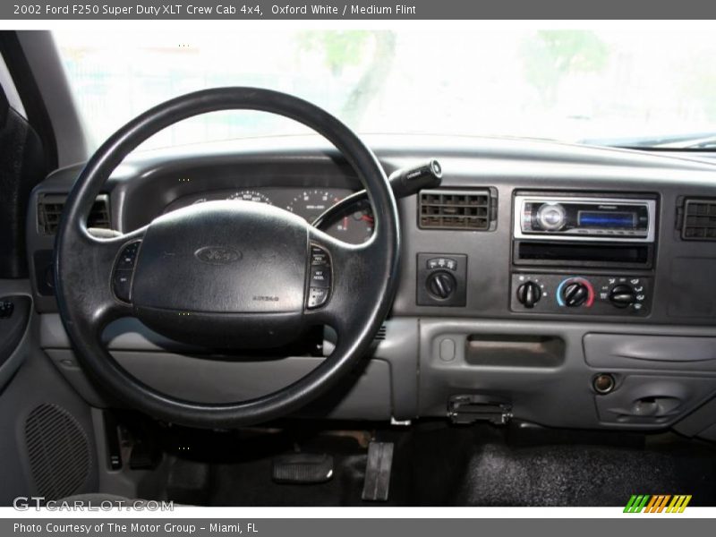 Oxford White / Medium Flint 2002 Ford F250 Super Duty XLT Crew Cab 4x4