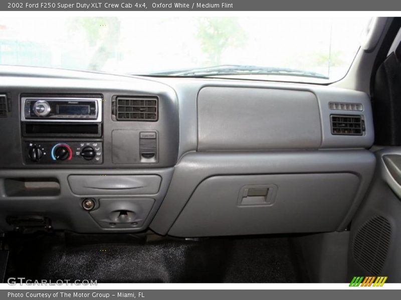 Oxford White / Medium Flint 2002 Ford F250 Super Duty XLT Crew Cab 4x4
