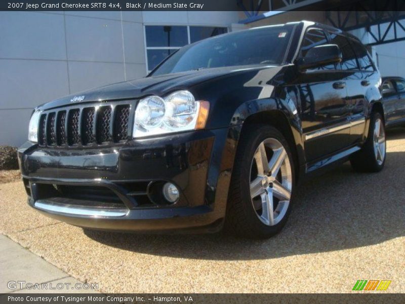 Front 3/4 View of 2007 Grand Cherokee SRT8 4x4