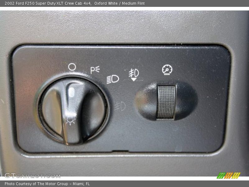 Oxford White / Medium Flint 2002 Ford F250 Super Duty XLT Crew Cab 4x4