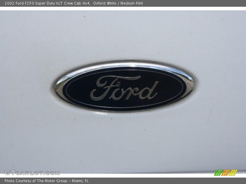 Oxford White / Medium Flint 2002 Ford F250 Super Duty XLT Crew Cab 4x4