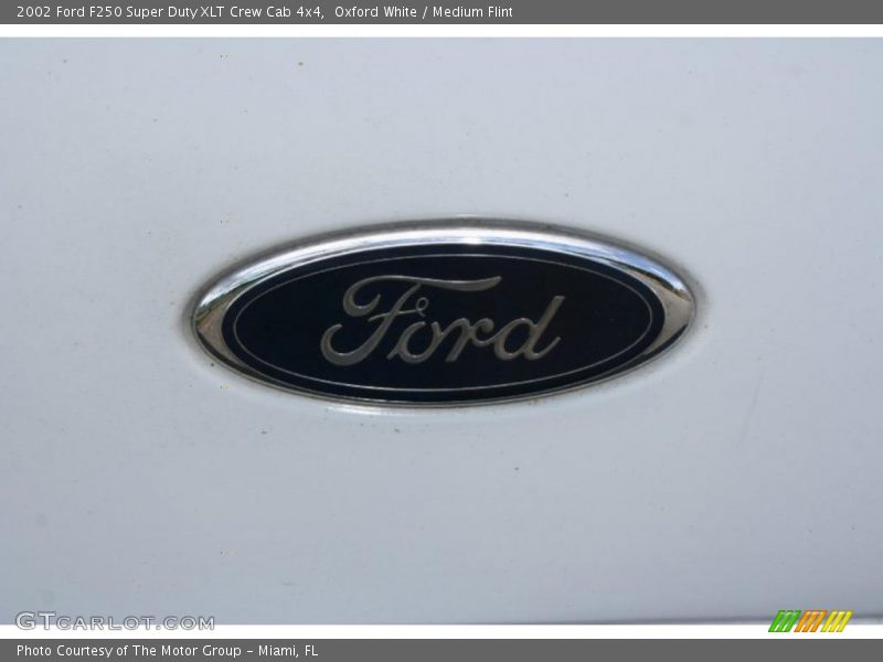Oxford White / Medium Flint 2002 Ford F250 Super Duty XLT Crew Cab 4x4