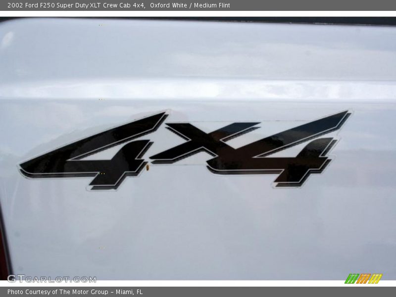 Oxford White / Medium Flint 2002 Ford F250 Super Duty XLT Crew Cab 4x4