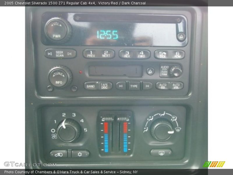 Controls of 2005 Silverado 1500 Z71 Regular Cab 4x4