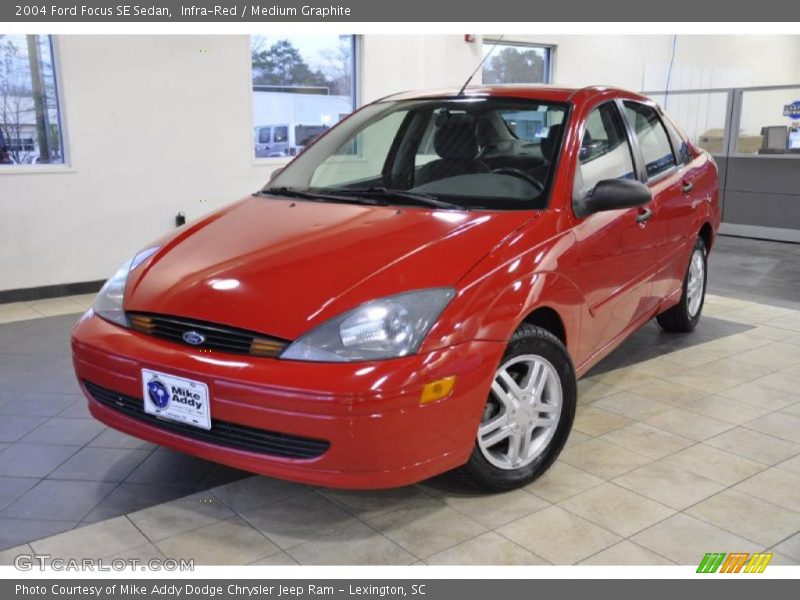 Front 3/4 View of 2004 Focus SE Sedan