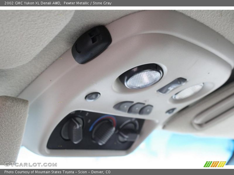 Controls of 2002 Yukon XL Denali AWD
