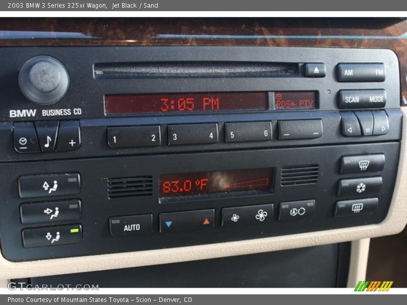 Controls of 2003 3 Series 325xi Wagon