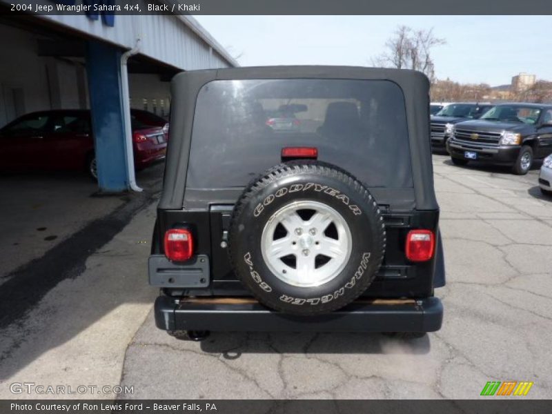Black / Khaki 2004 Jeep Wrangler Sahara 4x4