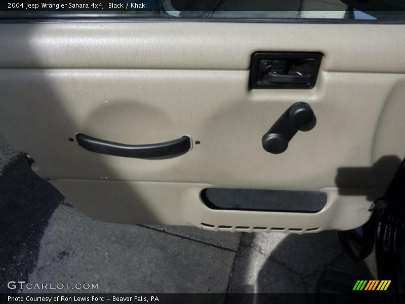 Black / Khaki 2004 Jeep Wrangler Sahara 4x4