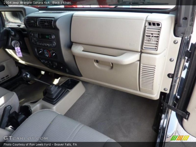 Dashboard of 2004 Wrangler Sahara 4x4