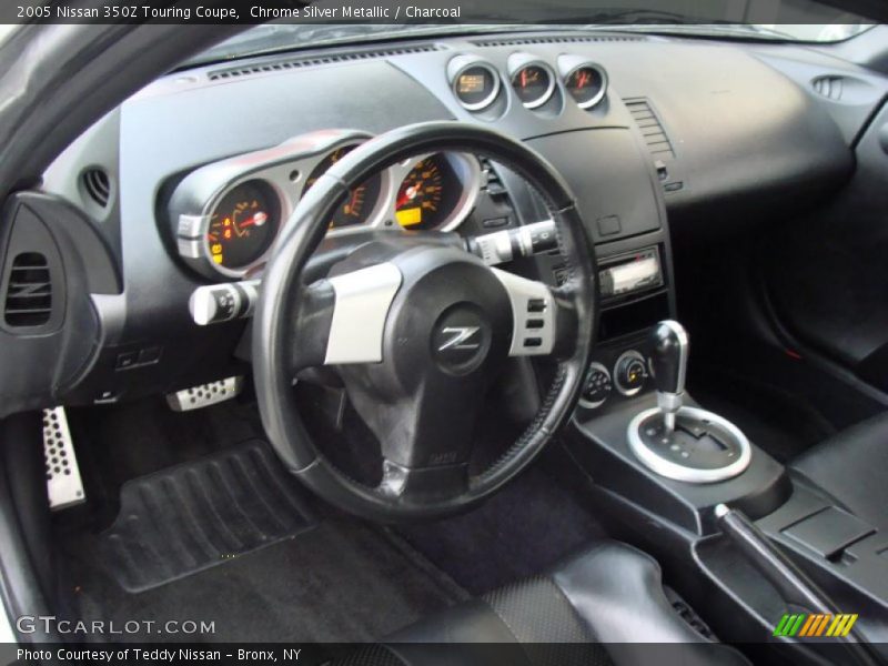 Dashboard of 2005 350Z Touring Coupe