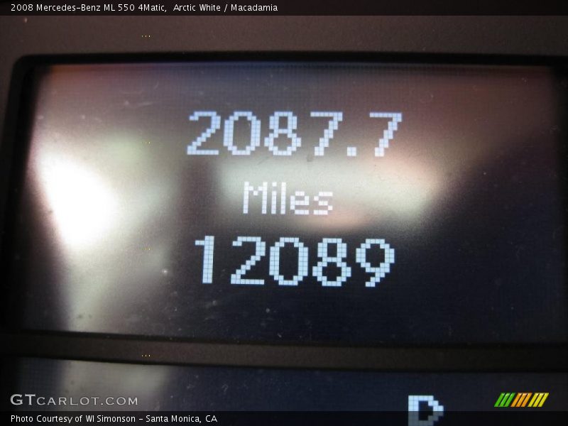 Arctic White / Macadamia 2008 Mercedes-Benz ML 550 4Matic