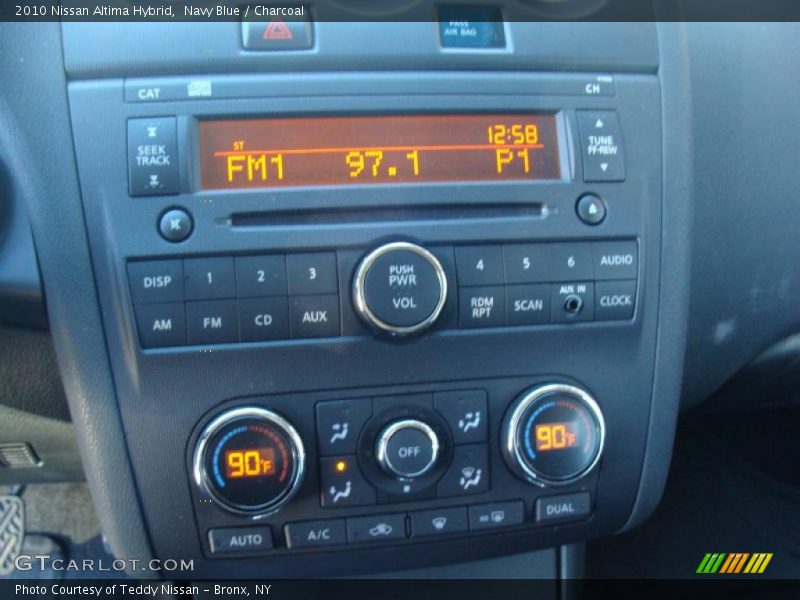 Controls of 2010 Altima Hybrid