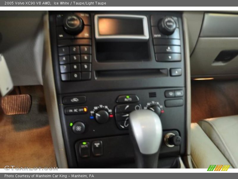 Ice White / Taupe/Light Taupe 2005 Volvo XC90 V8 AWD