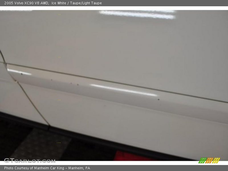 Ice White / Taupe/Light Taupe 2005 Volvo XC90 V8 AWD
