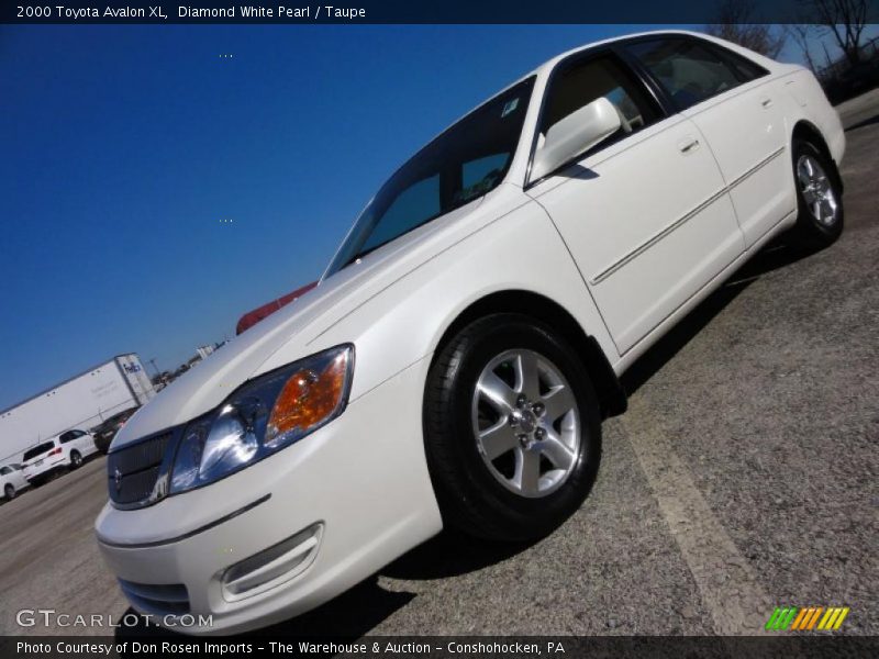 Diamond White Pearl / Taupe 2000 Toyota Avalon XL