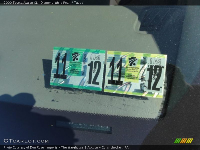 Diamond White Pearl / Taupe 2000 Toyota Avalon XL