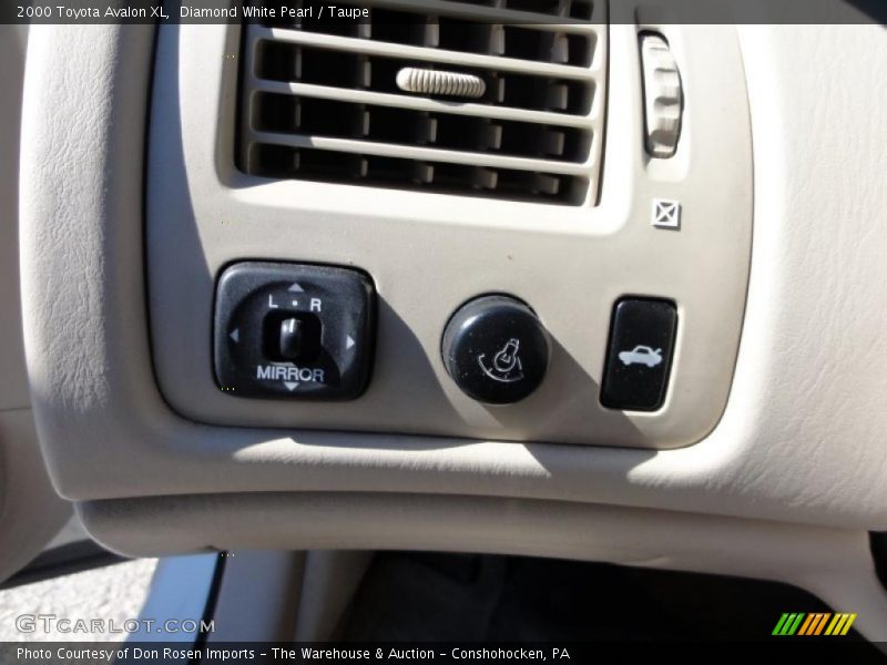 Diamond White Pearl / Taupe 2000 Toyota Avalon XL