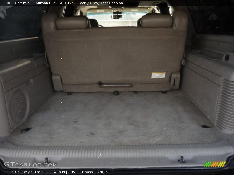  2006 Suburban LTZ 1500 4x4 Trunk