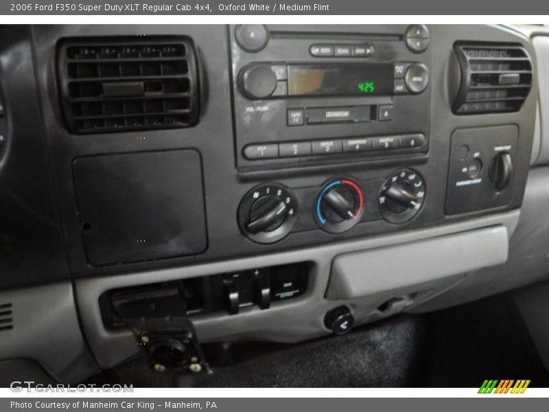 Oxford White / Medium Flint 2006 Ford F350 Super Duty XLT Regular Cab 4x4
