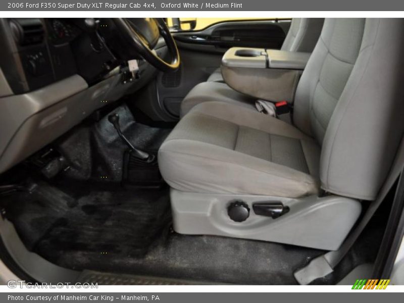 Oxford White / Medium Flint 2006 Ford F350 Super Duty XLT Regular Cab 4x4