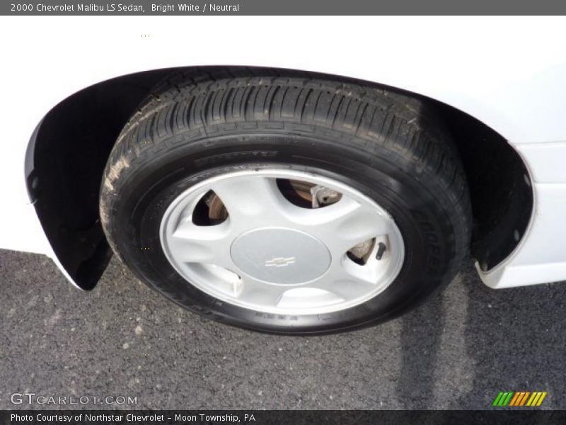 Bright White / Neutral 2000 Chevrolet Malibu LS Sedan
