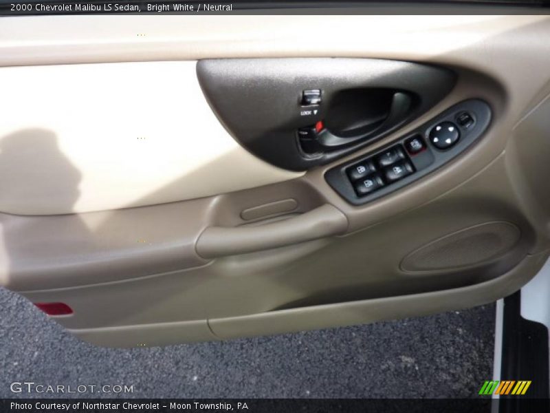 Bright White / Neutral 2000 Chevrolet Malibu LS Sedan